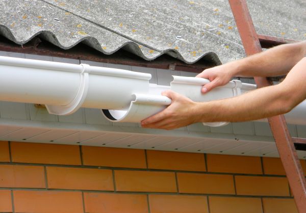 Cost of Gutter Hanging in South Lyon